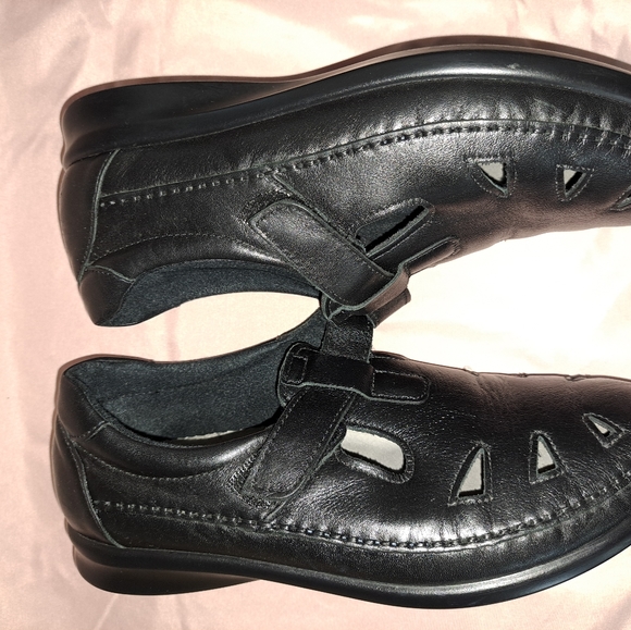 Shoes - Picture 5 of 8